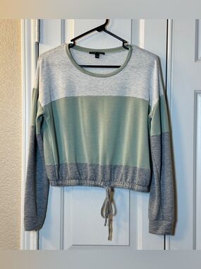 Women’s Lightweight Moa Moa Green and Gray Long Sleeve Crop Sweatshirt Size L
